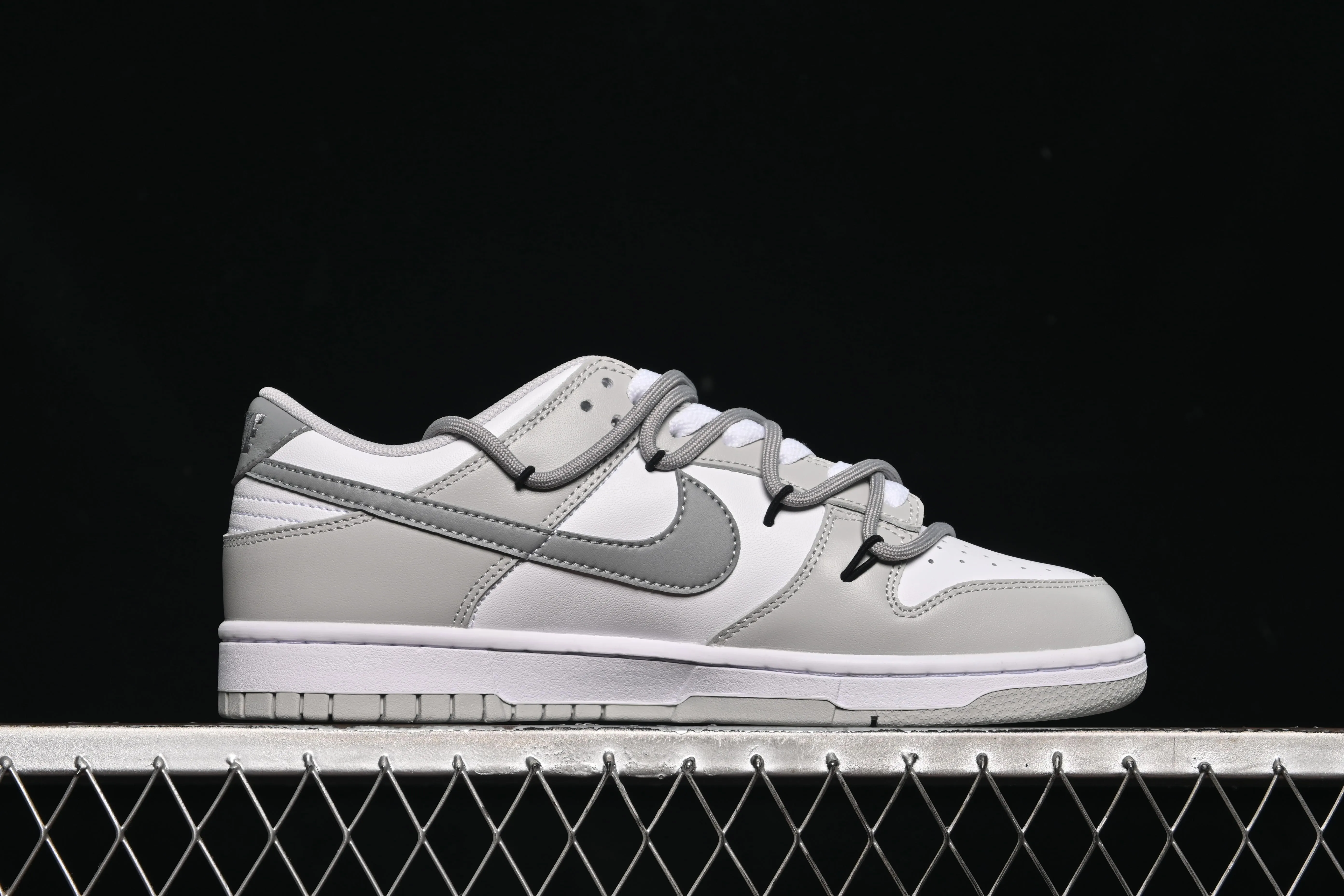 All categories Nk SB Dunk Series Nk SB Dunk Low High-end customized low-top sneakers Nike SB Dunk Low white gray strap low-top casual sneakers DD1391-103